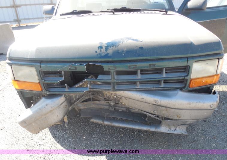 image for item I1299 1993 Dodge Dakota pickup truck