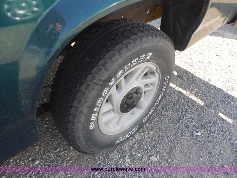 image for item I1299 1993 Dodge Dakota pickup truck