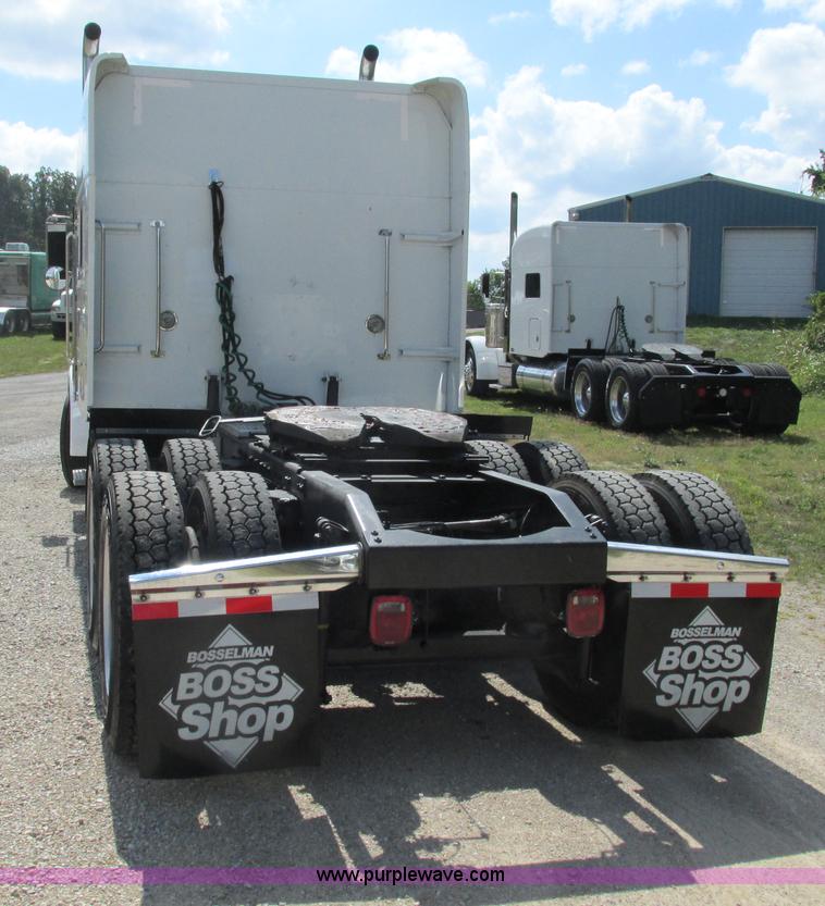 image for item B5880 2005 Peterbilt 379 semi truck