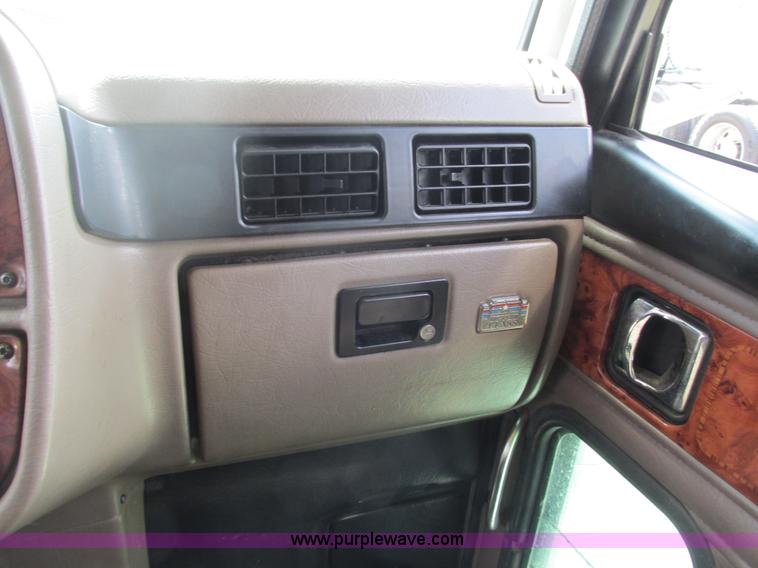 image for item B5880 2005 Peterbilt 379 semi truck