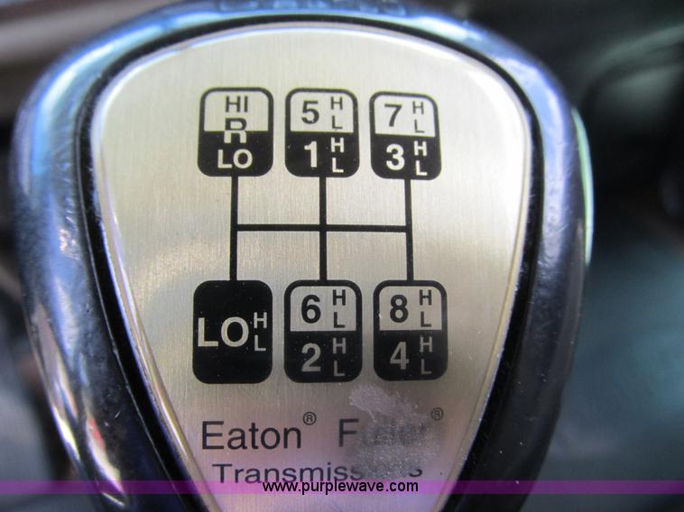 image for item B5880 2005 Peterbilt 379 semi truck