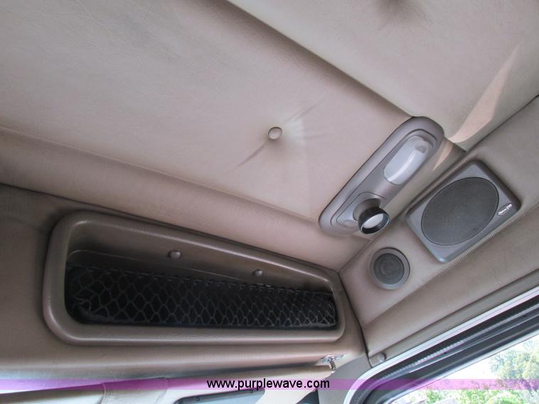 image for item B5880 2005 Peterbilt 379 semi truck