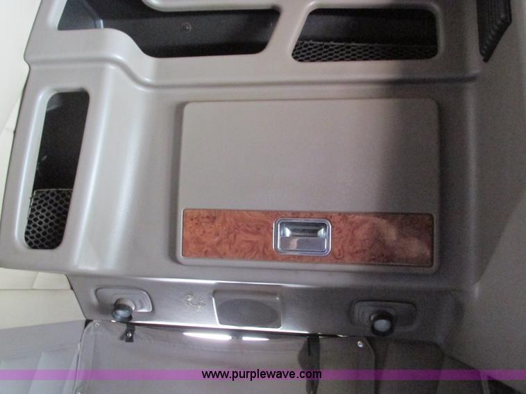 image for item B5880 2005 Peterbilt 379 semi truck