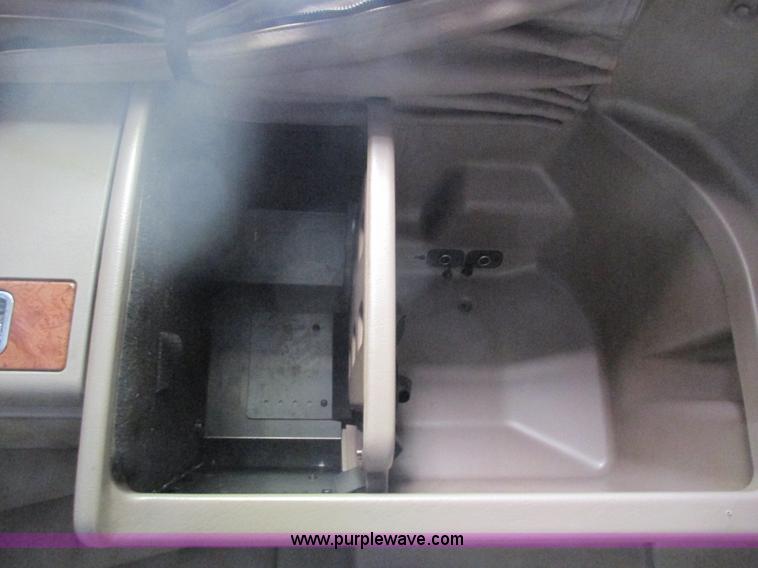 image for item B5880 2005 Peterbilt 379 semi truck