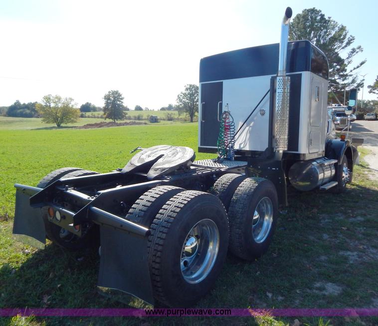 image for item B5973 1999 Kenworth T800 semi truck