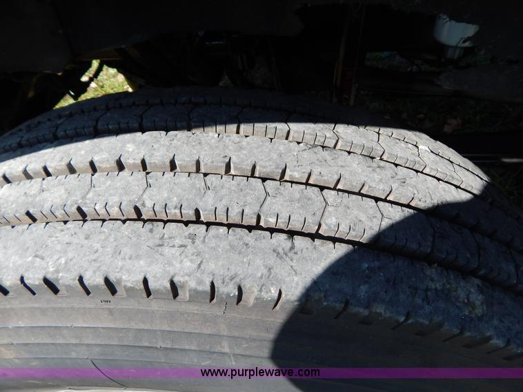 image for item B5973 1999 Kenworth T800 semi truck