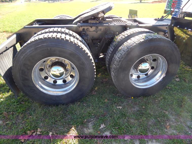 image for item B5973 1999 Kenworth T800 semi truck