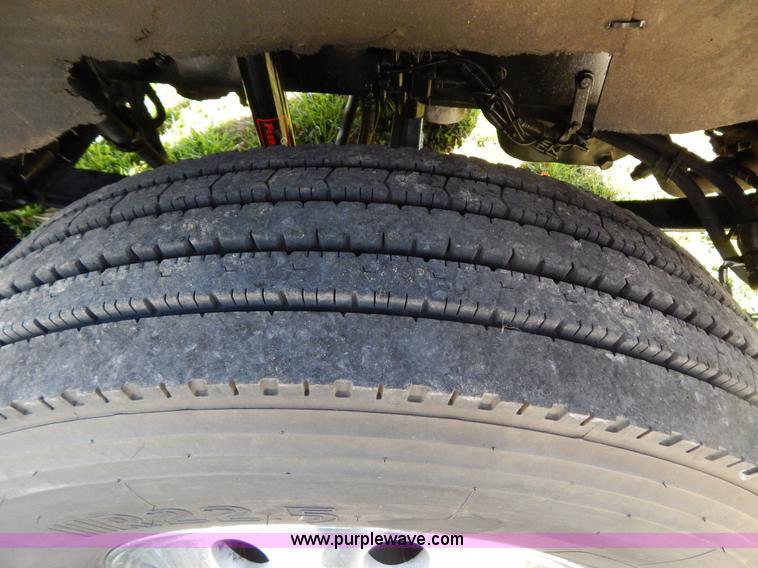 image for item B5973 1999 Kenworth T800 semi truck