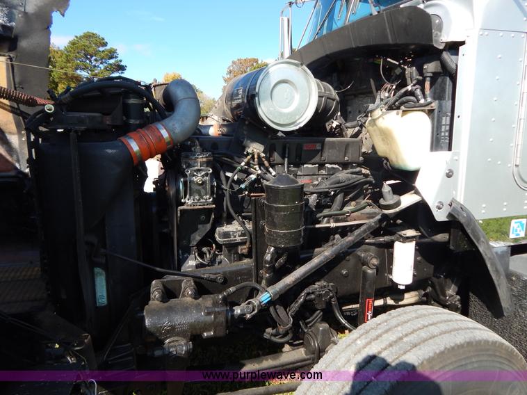 image for item B5973 1999 Kenworth T800 semi truck