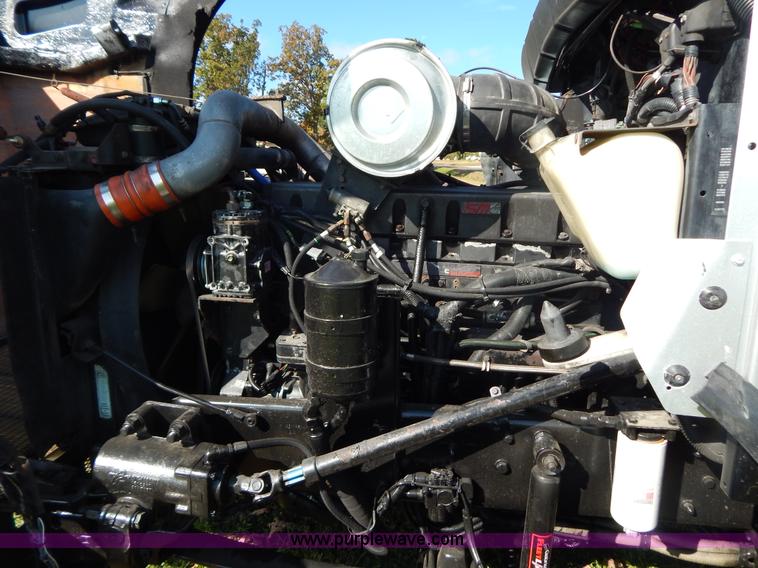 image for item B5973 1999 Kenworth T800 semi truck