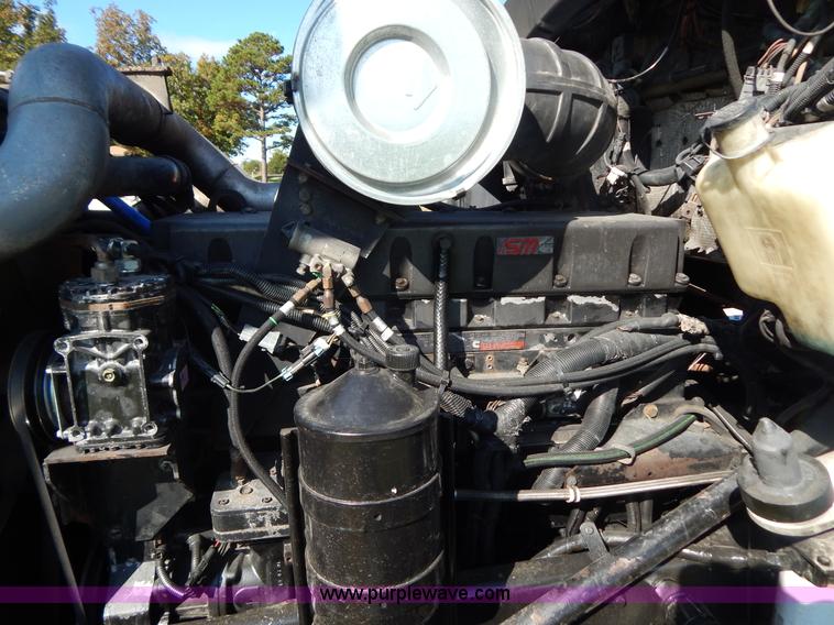 image for item B5973 1999 Kenworth T800 semi truck