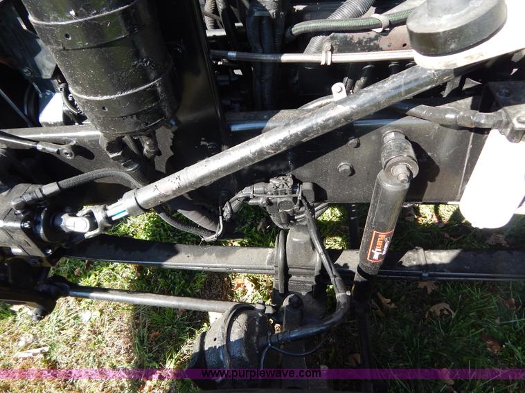 image for item B5973 1999 Kenworth T800 semi truck