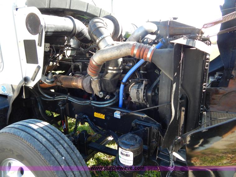 image for item B5973 1999 Kenworth T800 semi truck