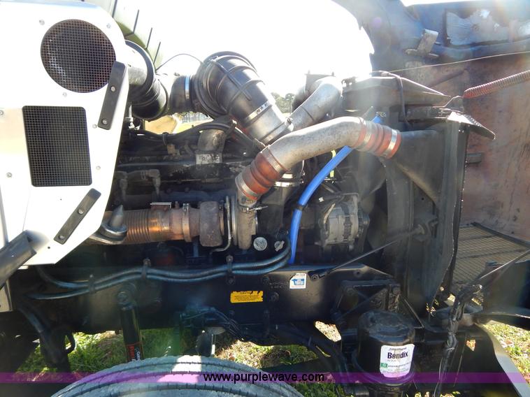 image for item B5973 1999 Kenworth T800 semi truck