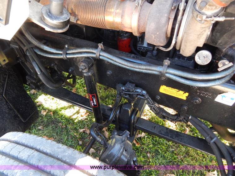 image for item B5973 1999 Kenworth T800 semi truck