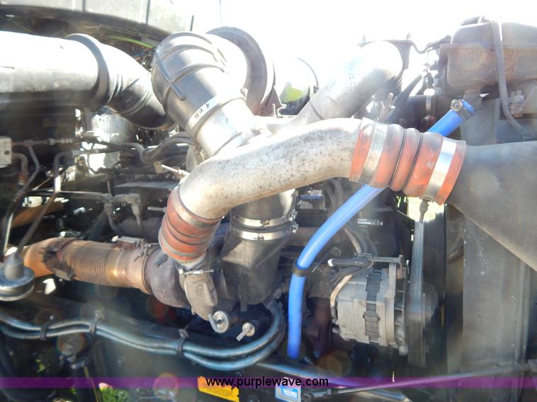 image for item B5973 1999 Kenworth T800 semi truck