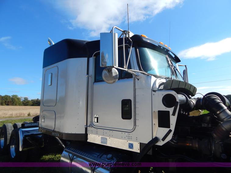 image for item B5973 1999 Kenworth T800 semi truck