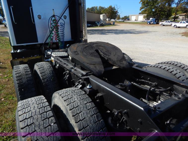 image for item B5973 1999 Kenworth T800 semi truck