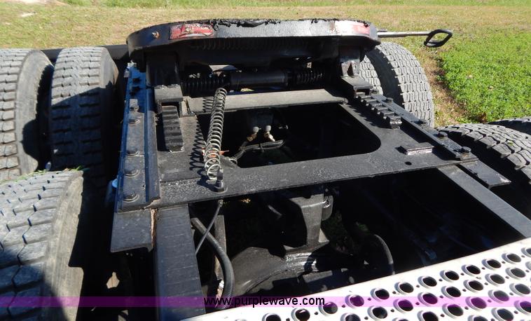 image for item B5973 1999 Kenworth T800 semi truck