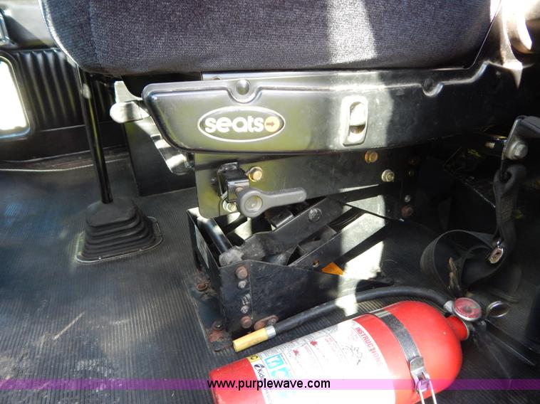 image for item B5973 1999 Kenworth T800 semi truck