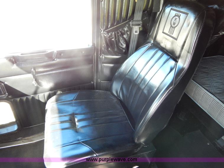 image for item B5973 1999 Kenworth T800 semi truck