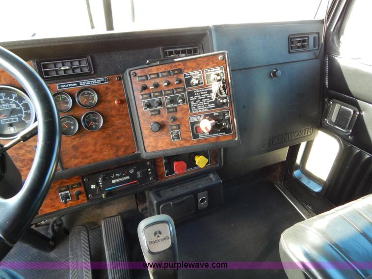 image for item B5973 1999 Kenworth T800 semi truck