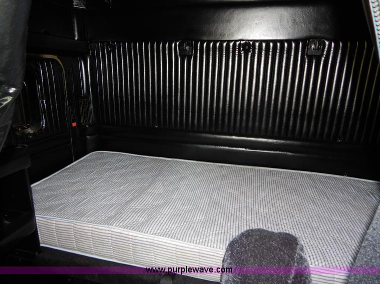 image for item B5973 1999 Kenworth T800 semi truck