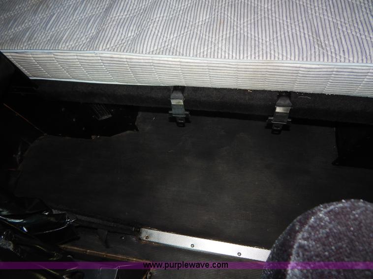 image for item B5973 1999 Kenworth T800 semi truck