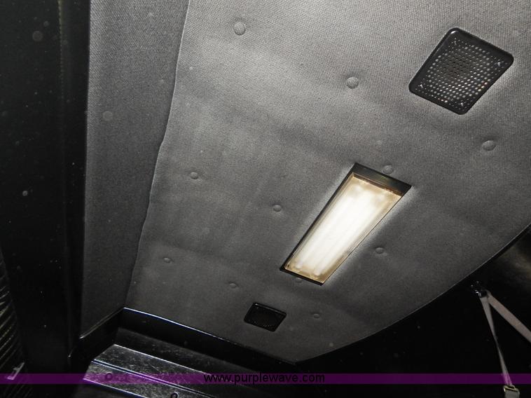 image for item B5973 1999 Kenworth T800 semi truck