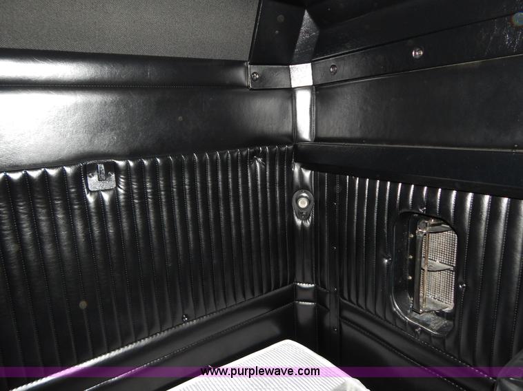 image for item B5973 1999 Kenworth T800 semi truck