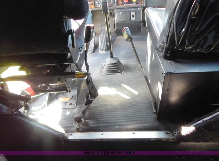 image for item B5973 1999 Kenworth T800 semi truck