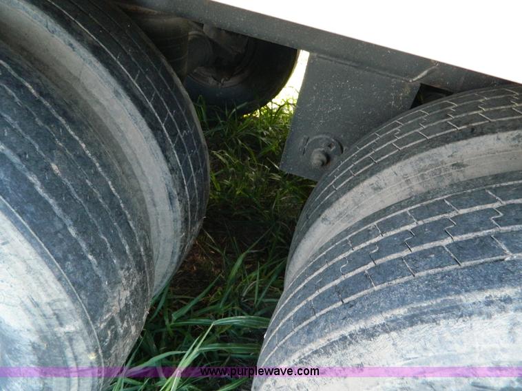 image for item D6040 2007 Utility dry van trailer