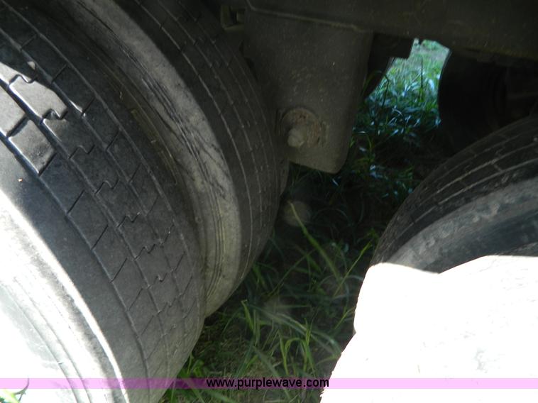 image for item D6040 2007 Utility dry van trailer