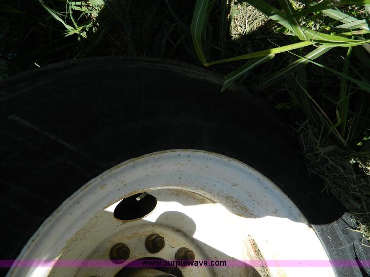 image for item D6040 2007 Utility dry van trailer