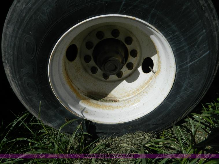 image for item D6040 2007 Utility dry van trailer