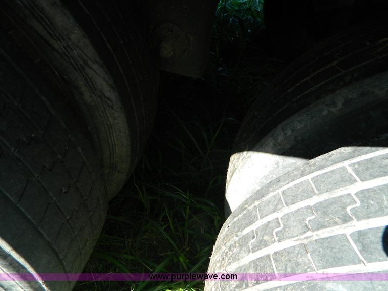 image for item D6040 2007 Utility dry van trailer