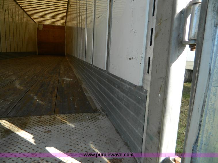 image for item D6040 2007 Utility dry van trailer