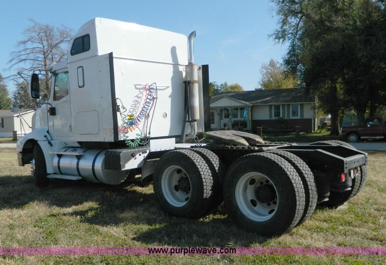 image for item D6065 2003 International 9200i semi truck