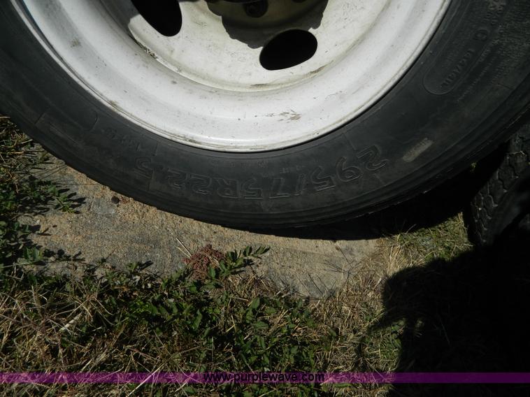 image for item D6065 2003 International 9200i semi truck