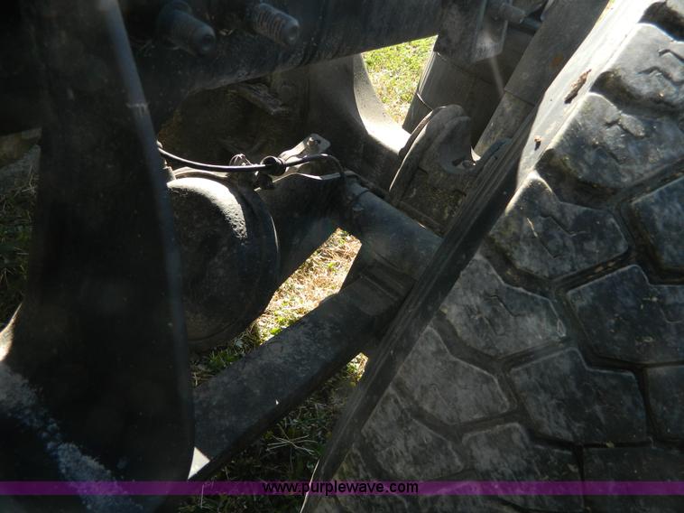 image for item D6065 2003 International 9200i semi truck