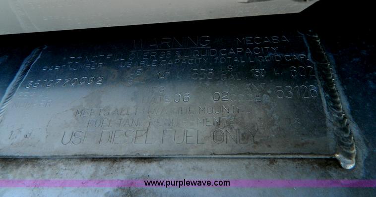 image for item D6065 2003 International 9200i semi truck