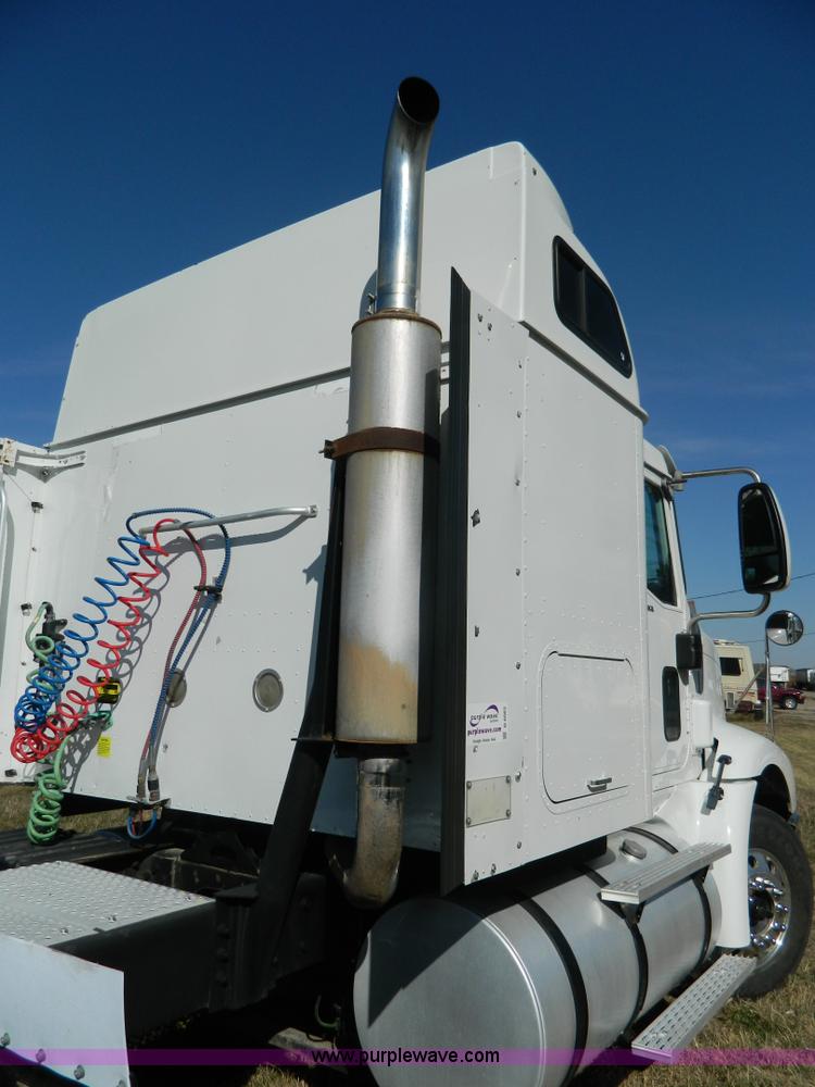 image for item D6065 2003 International 9200i semi truck