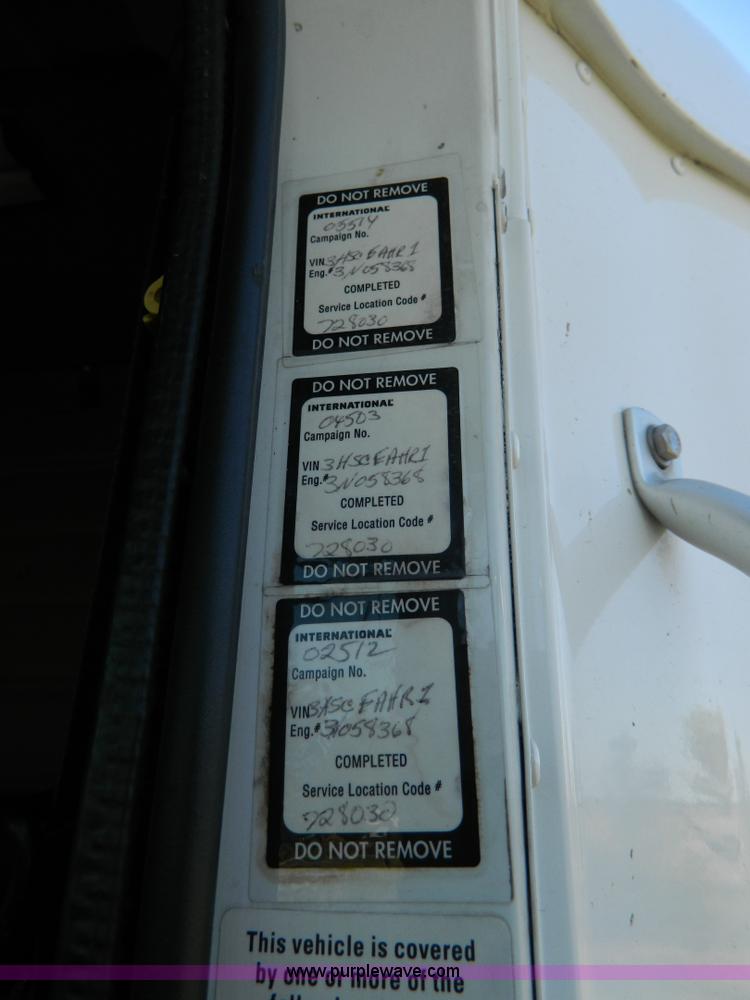 image for item D6065 2003 International 9200i semi truck