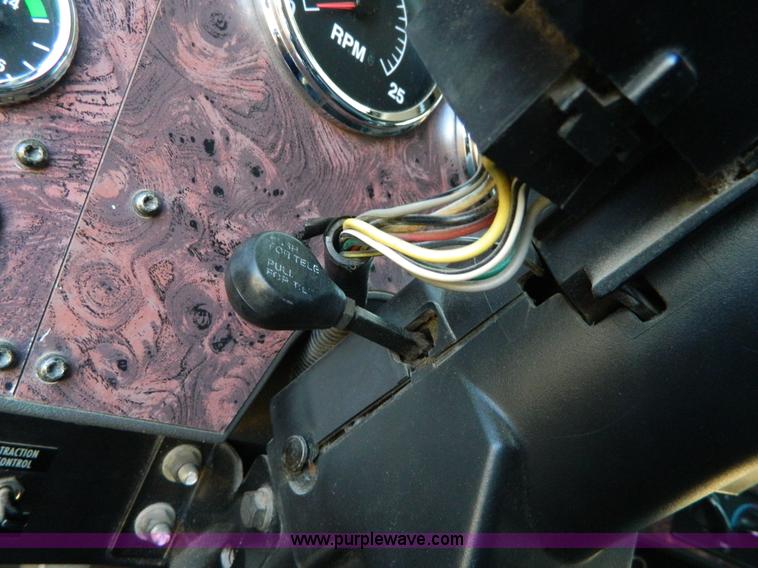 image for item D6065 2003 International 9200i semi truck