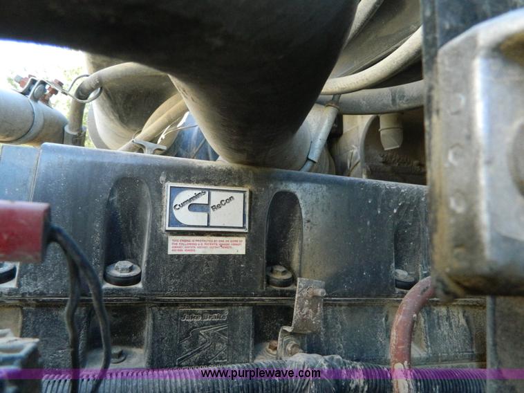 image for item D6065 2003 International 9200i semi truck