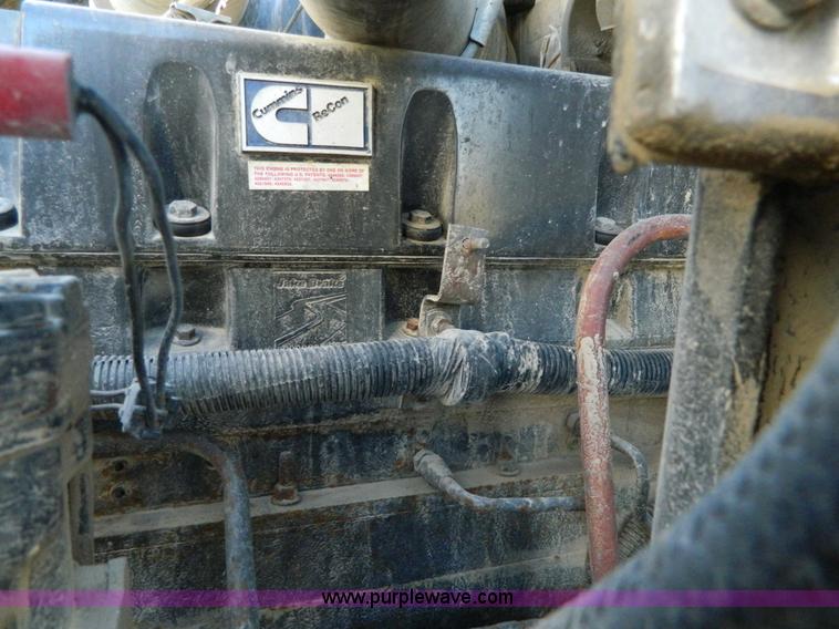 image for item D6065 2003 International 9200i semi truck