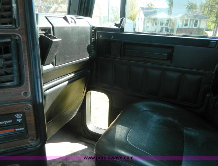 image for item D6066 2005 Freightliner FLD120SD semi truck