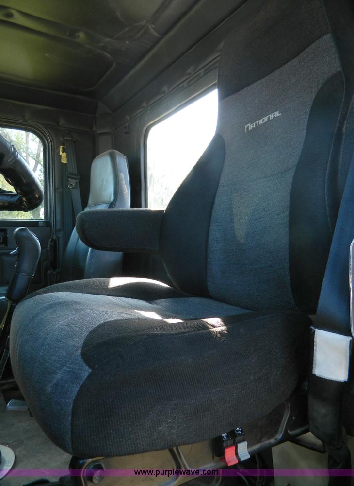 image for item D6066 2005 Freightliner FLD120SD semi truck