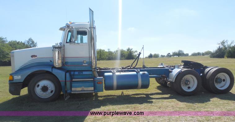 image for item F3241 1988 Peterbilt 377 semi truck