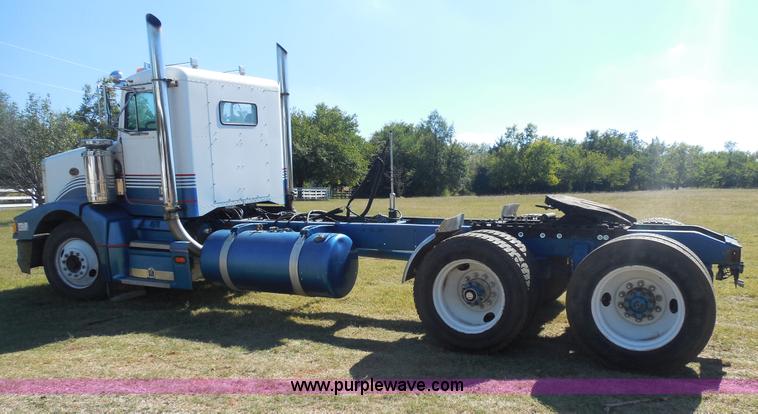 image for item F3241 1988 Peterbilt 377 semi truck
